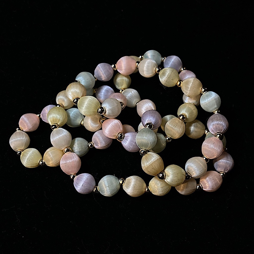 VNTG 1950’s SILK THREAD WRAPPED BEADED NECKLACE IN SPRING PASTELS